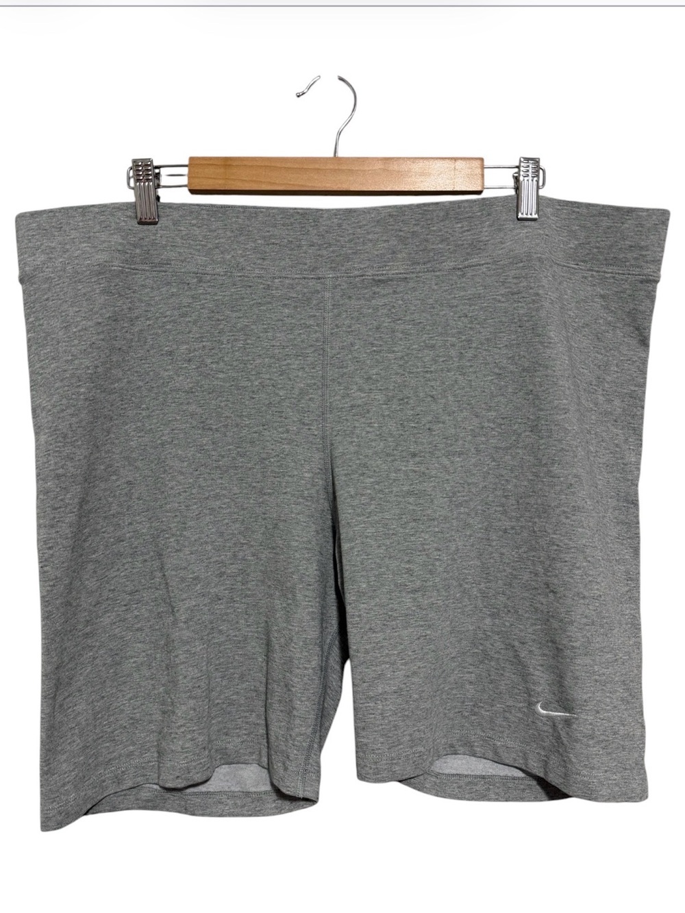 Nike Sportswear Classic
Women's High-Waisted 8" Biker Shorts